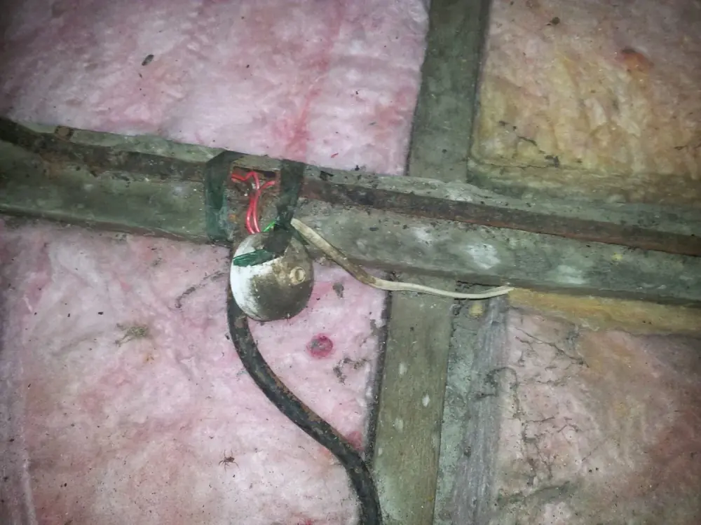 Dangerous roof wiring join