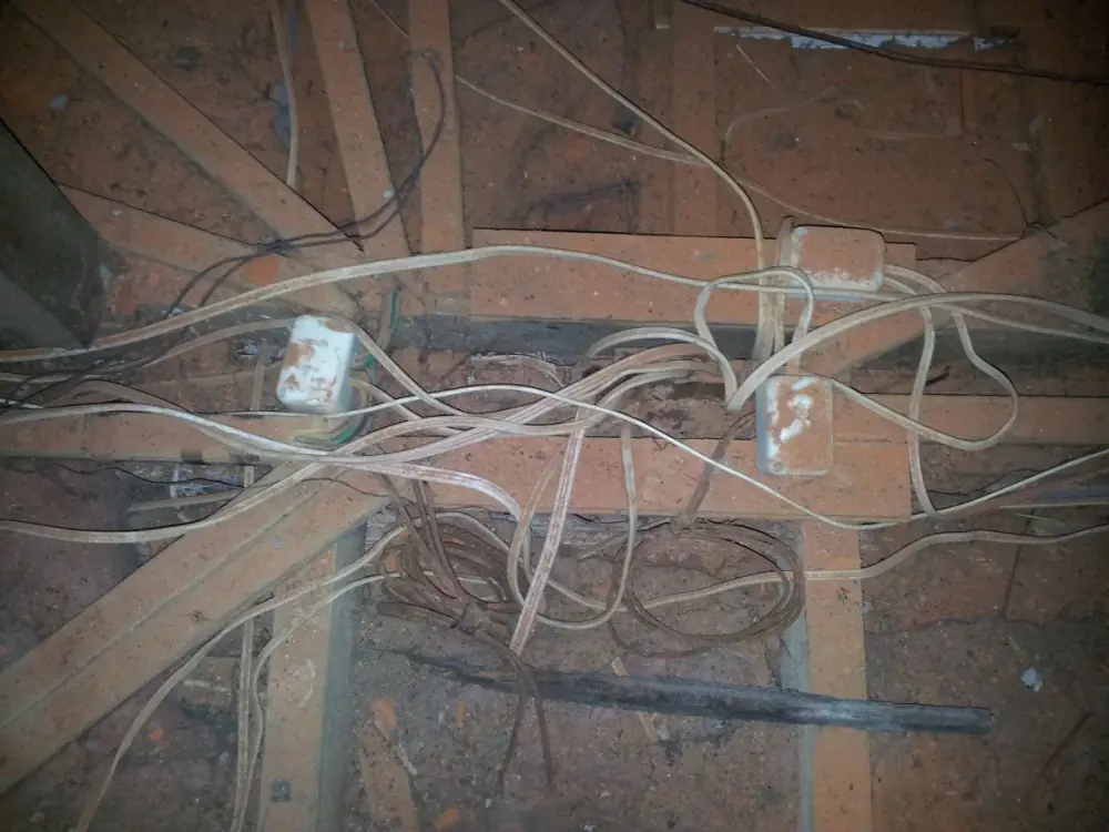 Poor roof wiring